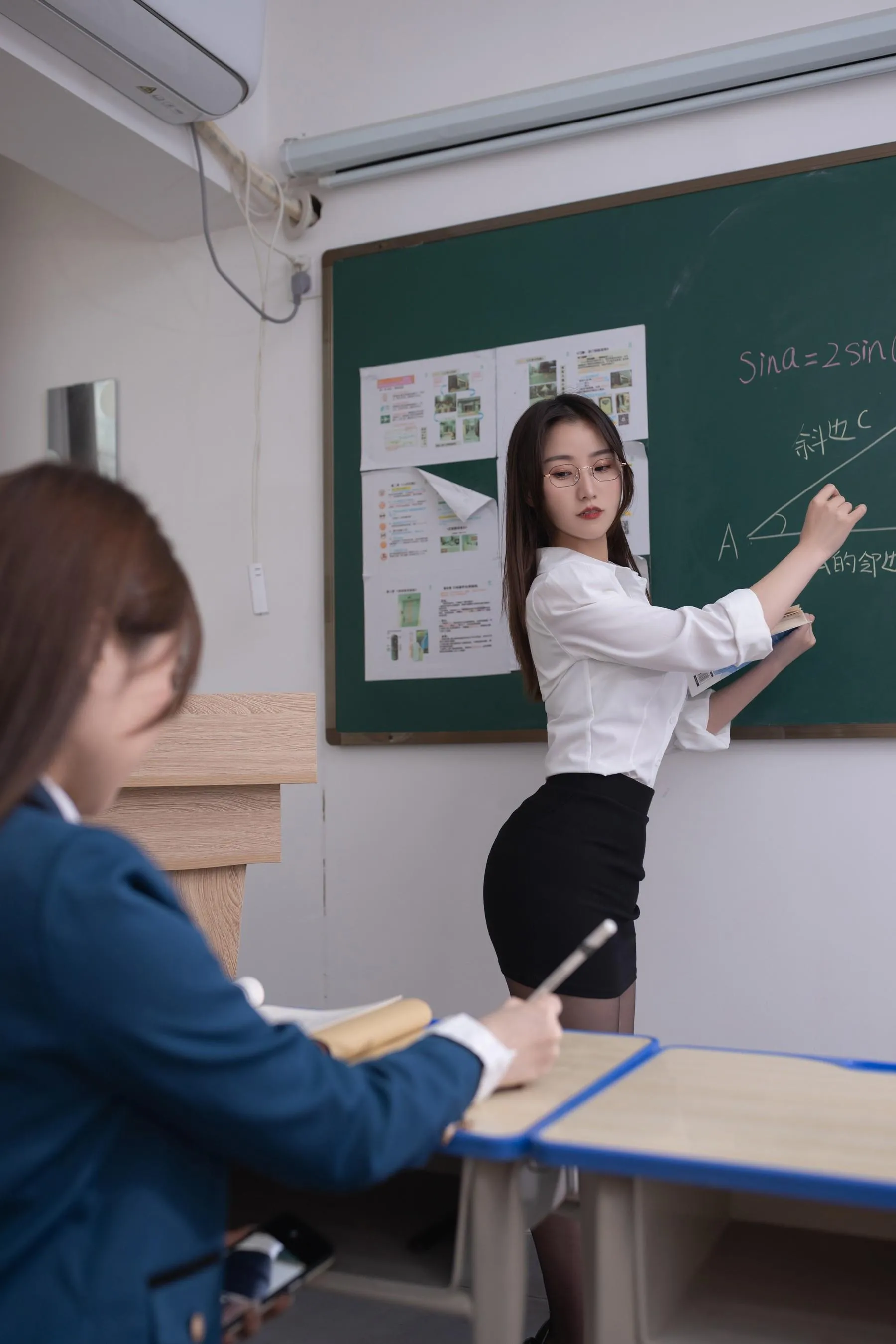 NO.0012 秀人名模鱼子酱Fish内部私购未上架《教室剧情》写真 [67P]插图8